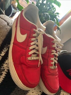 Nike Red and White Men’s Low-Top Sneakers